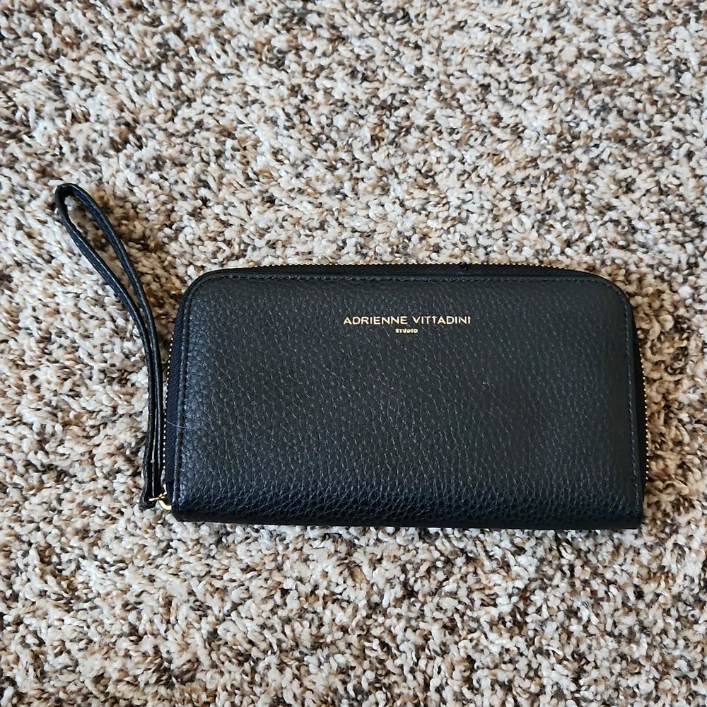 Adrienne Vittadini hand wallet.